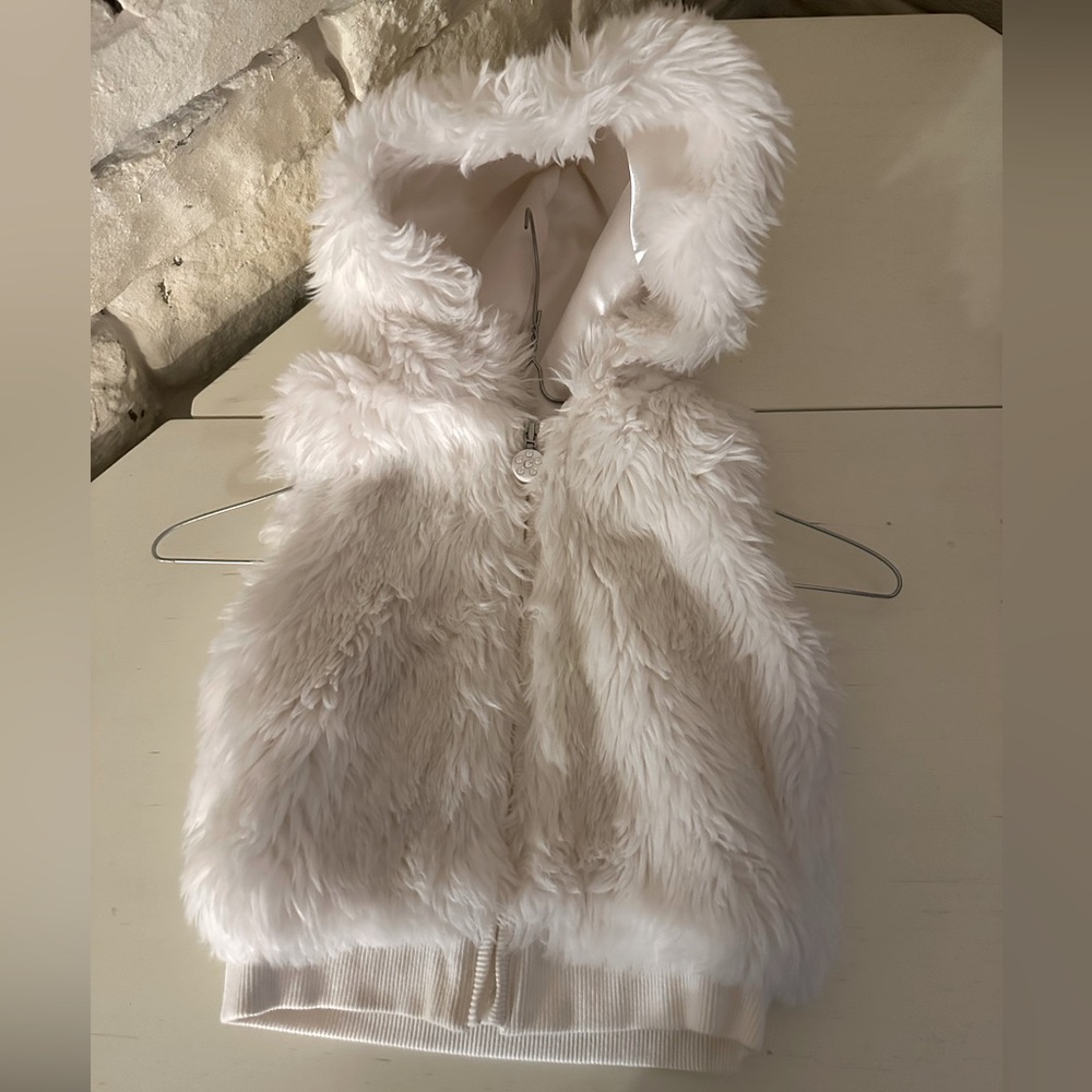Little girls white hooded faux fur elastic waistband vest